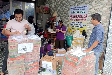 Khởi hành chuyến xe hỗ trợ đồng bào miền Trung bị lũ lụt