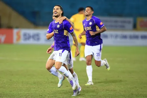 Thắng đậm PVF-Công an nhân dân, Hà Nội bám đuổi nhóm dẫn đầu