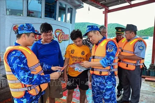 Vững vàng thế trận lòng dân - Bài 1: Xây dựng 'xóm, làng' trên biển