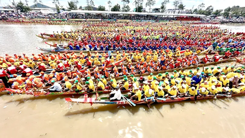 61 đội ghe Ngo tranh tài tại Giải đua ghe Ngo Lễ hội Oóc Om Bóc - Đua ghe Ngo TP Cần Thơ 2025