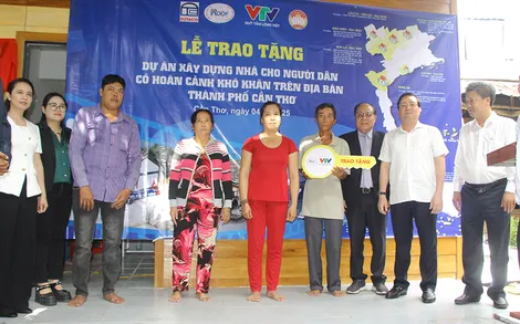 Trao 4 căn nhà tặng hộ dân có hoàn cảnh khó khăn