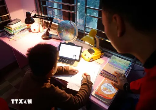 Hành vi cưỡng ép con học tập quá sức có thể bị phạt tới 10 triệu đồng