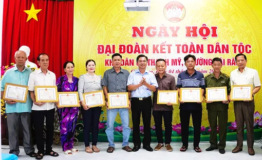 Ngày hội Đại đoàn kết toàn dân tộc ở khu dân cư Thạnh Mỹ, phường Cái Răng và khu dân cư khu vực 2, phường An Bình