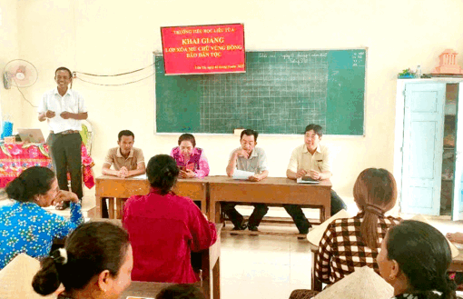 ដំ​ណើរ​ការ​បង្រៀន​អក្សរ​ដល់​មា​មីង​ខ្មែរ