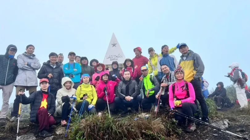 Chạm vào mây ở Lảo Thẩn