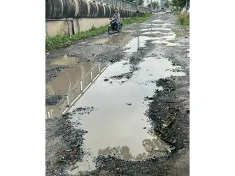 Đường dân sinh cầu Hưng Lợi xuống cấp nghiêm trọng