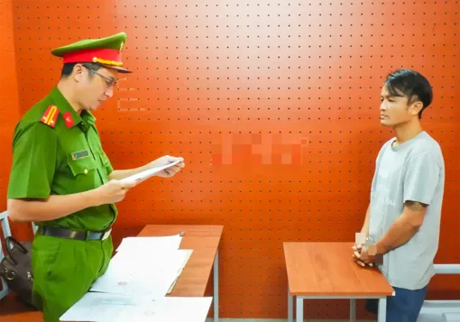 Khởi tố đối tượng dùng vũ lực chống người thi hành công vụ