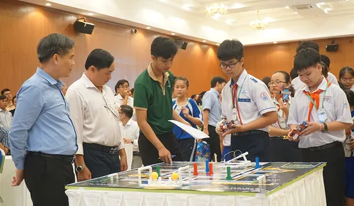 Từ sân chơi robot quốc tế đến chuyển đổi số giáo dục