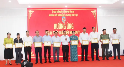 Nhiều hoạt động hưởng ứng Ngày pháp luật Việt Nam