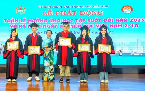 Nâng bước sinh viên đến trường, “Một khát vọng - vạn tấm lòng”