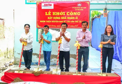 Lãnh đạo Báo và Phát thanh, Truyền hình Cần Thơ phối hợp với các đơn vị khởi công xây nhà Nhân ái tại xã Thới Hưng