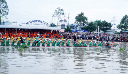 ទូក ង​បុរស​និង​នារី​វត្ត​បទុម​រង្សី​ទំ​នប់ រក្សា​តំ​ណែង​ជើង​ឯក​៣​ឆ្នាំ​បន្ត​បន្ទាប់