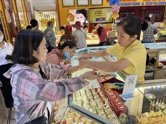 Giữ ổn định tỉ giá, tăng cường quản lý thị trường vàng