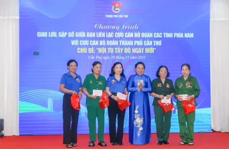 Tuổi trẻ TP Cần Thơ giao lưu, gặp gỡ cựu cán bộ Đoàn