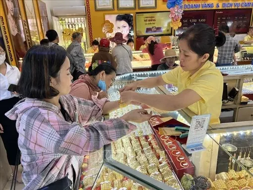 Giữ ổn định tỉ giá, tăng cường quản lý thị trường vàng