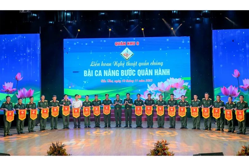 20 đoàn nghệ thuật tham gia Liên hoan Nghệ thuật quần chúng lực lượng vũ trang Quân khu 9