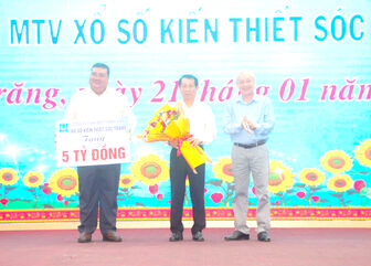 ជំ​នួយ​កម្លាំង​ដល់​សិស្ស​ទៅ​សា​លា​រៀន​