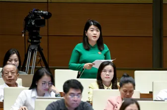 Đại biểu Phạm Thị Minh Huệ góp ý dự án Luật Viên chức (sửa đổi) Đại biểu Phạm Thị Minh Huệ góp ý dự án Luật Viên chức (sửa đổi)