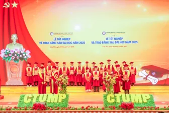 Trường Đại học Y Dược Cần Thơ trao bằng tốt nghiệp cho hơn 500 tân khoa