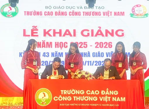 Long trọng khai giảng năm học mới 2025-2026 và chào mừng Ngày Nhà giáo Việt Nam