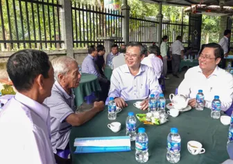 Chủ tịch UBND TP Cần Thơ Trương Cảnh Tuyên dự Ngày hội Đại đoàn kết toàn dân tộc ở khu dân cư Trường Hòa Chủ tịch UBND TP Cần Thơ Trương Cảnh Tuyên dự Ngày hội Đại đoàn kết toàn dân tộc ở khu dân cư Trường Hòa