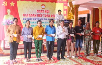 Vui Ngày hội Đại đoàn kết toàn dân tộc tại khu dân cư khu vực Vĩnh Bình