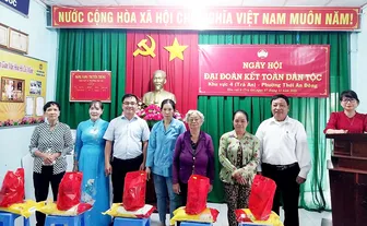 Việc gì có lợi cho dân phải hết sức làm Việc gì có lợi cho dân phải hết sức làm