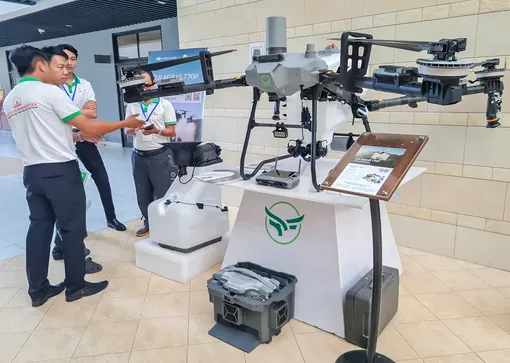 Thúc đẩy sử dụng chế phẩm sinh học phòng, chống sinh vật gây hại trên lúa theo hướng sản xuất lúa gạo xanh và bền vững