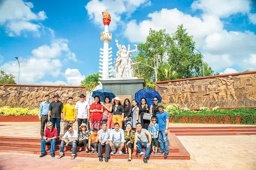 Bài 2: Lời thề dưới mái đình làng