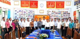 Tiếp tục phát huy kết quả đạt được, khắc phục khó khăn để nâng cao chất lượng dạy và học Tiếp tục phát huy kết quả đạt được, khắc phục khó khăn để nâng cao chất lượng dạy và học