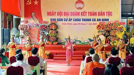 Đoàn kết xây dựng đời sống văn hóa, giữ gìn bản sắc văn hóa dân tộc