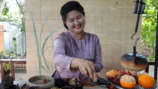 Thanh Yên bên tách trà thơm