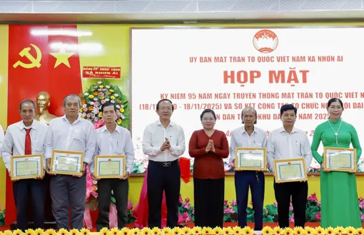 Xã Nhơn Ái tổ chức họp mặt kỷ niệm 95 năm Ngày Truyền thống MTTQVN