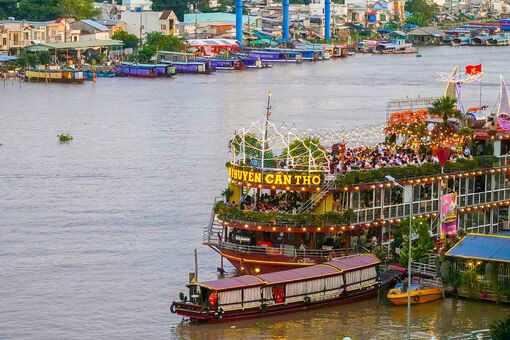 ប្រ​ធាន​គណៈ​កម្មា​ធិការ​ប្រ​ជា​ជន​ទី​ក្រុង ធ្វើ​ជា​ប្រ​ធាន​គណៈ​ចាត់​តាំង​ពិធី​បុណ្យ​វប្ប​ធម៌​ព្រែក​ទន្លេ​នៅ​កឹង​ធើ