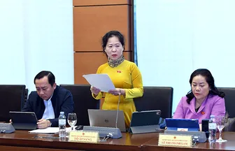 Đoàn Đại biểu Quốc hội TP Cần Thơ thảo luận tại Tổ về dự thảo các nghị quyết của Quốc hội