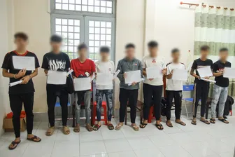 Khởi tố nhóm đối tượng dàn cảnh đánh người, cướp tài sản