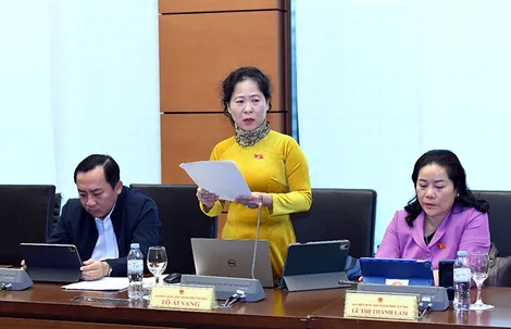 Đoàn Đại biểu Quốc hội TP Cần Thơ thảo luận tại Tổ về dự thảo các nghị quyết của Quốc hội