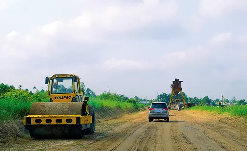 Chú trọng phát triển hạ tầng giao thông