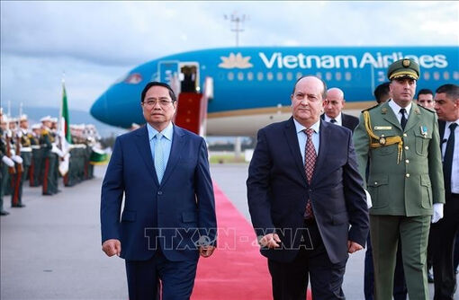 PM Pham Minh Chinh, spouse begin official visit to Algeria