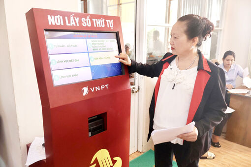 ជំ​រុញ​ការ​ផ្លាស់​ប្តូរ​ឌីជី​ថល​ក្នុង​ការ​កែ​ទម្រង់​រដ្ឋ​បាល