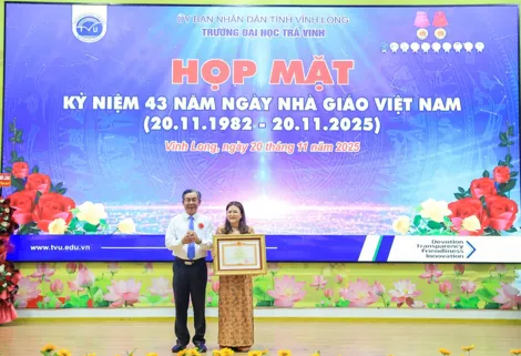 Trường Đại học Trà Vinh: Vinh danh thầy cô, trao 200 suất học bổng và công bố nhiều thành tựu quốc tế
