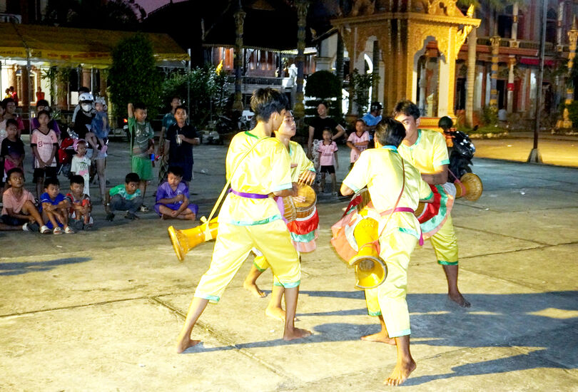 ជន​រួម​ជាតិ​ខ្មែរ​នៅ​ទី​ក្រុង​កឹង​ធើ​ ព្រួត​ដៃ​អភិ​រក្ស​បេ​តិក​ភណ្ឌ​វប្ប​ធម៌​ជន​ជាតិ​