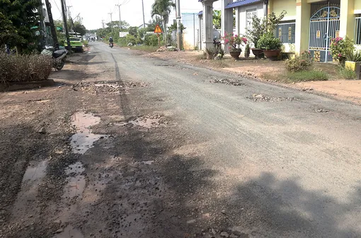 Người dân mong sớm sửa chữa quốc lộ 61B