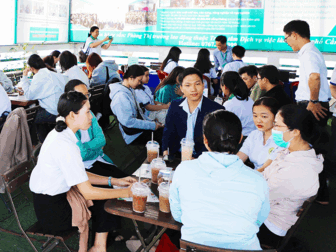 ពិគ្រោះ​ការ​ងារ​ គោលន​យោ​បាយ​ការ​ងារ​ និង​បណ្ដុះ​បណ្ដាល​វិជ្ជា​ជីវៈ​ដល់​កម្ម​ករ​ជាង​ ២៤២​.០០០ លើក​នាក់​