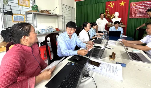 Phát động thi đua vận động thực hiện chi trả trợ giúp xã hội, hưu trí xã hội không dùng tiền mặt