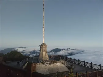 Băng giá phủ trắng đỉnh Fansipan