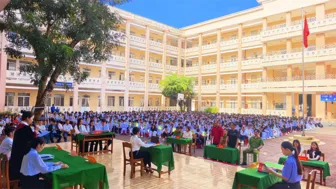 Hơn 1.900 học sinh Trường THPT Bình Thủy tham dự phiên tòa giả định