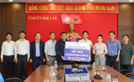 Tổng công ty Phát điện 2 trao 8 tỉ đồng hỗ trợ tỉnh Đắk Lắk và Gia Lai khắc phục hậu quả thiên tai