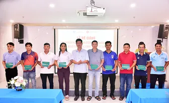 38 học viên hoàn thành khóa tập huấn nghiệp vụ dạy bơi an toàn