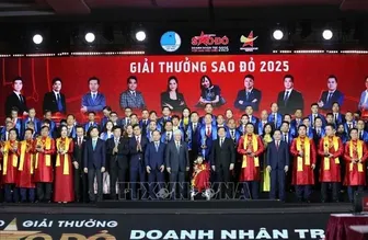 Trao Giải thưởng Sao Đỏ 2025 cho 11 doanh nhân trẻ xuất sắc